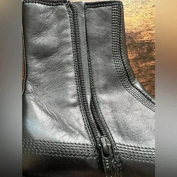 Cole Haan | womens Air Beau booties. Size: 5.5B - Picture 12 of 12